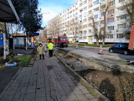 Ремонт спира движението по важна улица в жк "Изгрев"