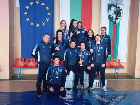 Борците от СК "Бургас" спечелиха 9 медала от държавния шампионат