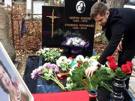 Вандали се подиграха с гроба на Стоянка Мутафова