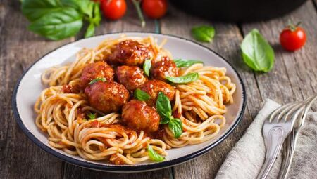 Рецепта, вдъхновена от класиката на Дисни „Лейди и Скитника“: Спагети с кюфтенца и червен сос