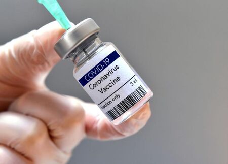 АстраЗенека предложи на ЕС да започне доставки на ваксината си по-рано