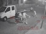 Брутални кадри от нападение в Пловдив, седем младежи пребиха зверски мъж