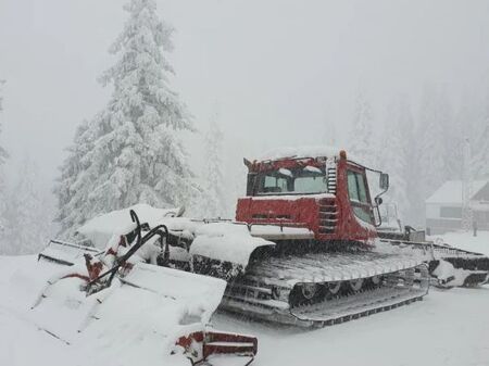 Квартали на София блокирани заради обилния снеговалеж