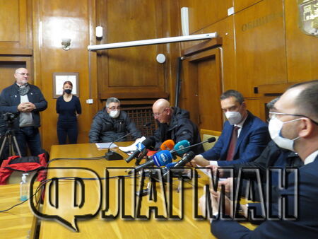 Кметът Йордан Йорданов поиска незабавно решение за разбития път от Българово до АМ "Тракия"
