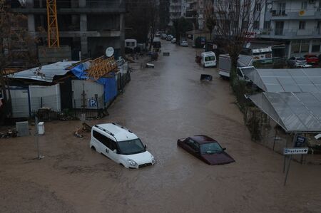 Бедствие в Измир: Порой причини големи наводнения