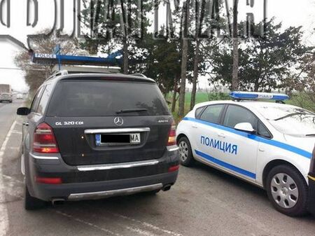 Тузарски Мерцедес остана без регистрационни номера, спипаха шофьора надрусан до УМБАЛ-Бургас