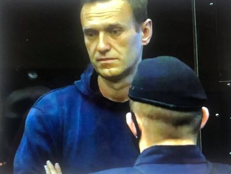Условната присъда на Навални за кражбата на 360 000 евро от "Ив Роше" стана ефективна