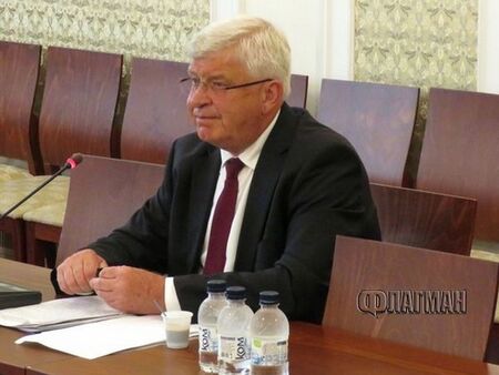 Министърът на финансите Кирил Ананиев даде партиите с дългове на НАП