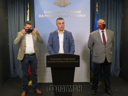 Окончателно: "Обединени патриоти" се разпаднаха - ВМРО и НФСБ ще се явят разделени на вота