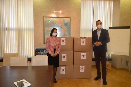 Генералният консул на Турция с дарение за три бургаски социални заведения
