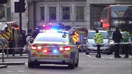 Ужас в Лондон! 1 загинал и 5-има ранени при нападения с нож