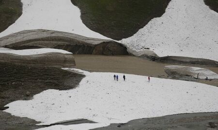 Хималайски ледник в Индия се отчупи, над 100 души загинали?
