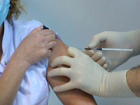 Масовата ваксинация може да започне до две седмици