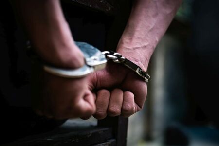 Арестуваха мъж за два грабежа в един и същи ден