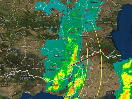 Метео Балканс показа мощната шквалова линия, която преминава през Югоизточна България 