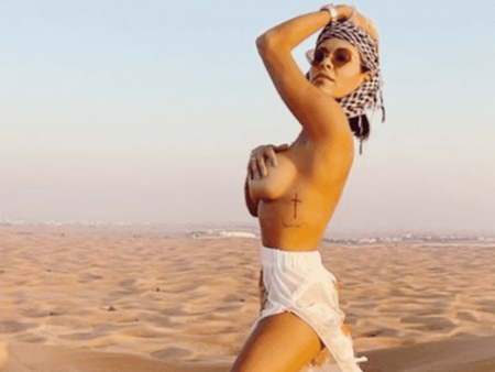 Красавица от Playboy забърка скандал в Дубай заради еротични снимки в пустинята