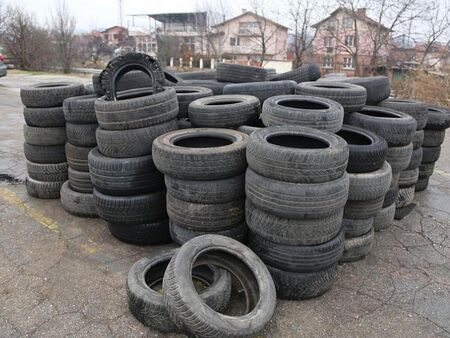 В Гърция продават негодни гуми и акумулатори за нови