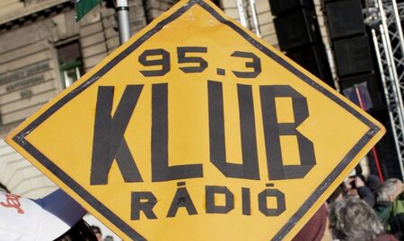 Спира първото независимо радио в Унгария, отнеха лиценза му