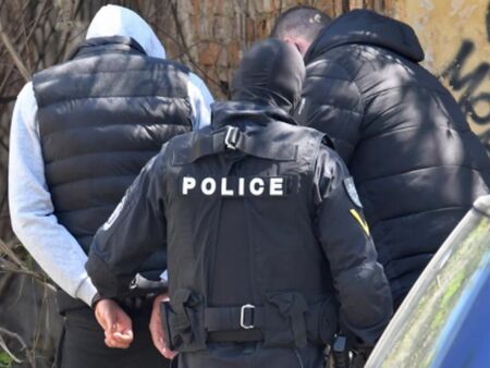 За седмица: Спипаха 12 наркопласьори около училища в Бургаско