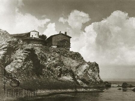 Фердинанд искал да построи на остров Света Анастасия морски дворец по подобие на Баромайския замък в Италия