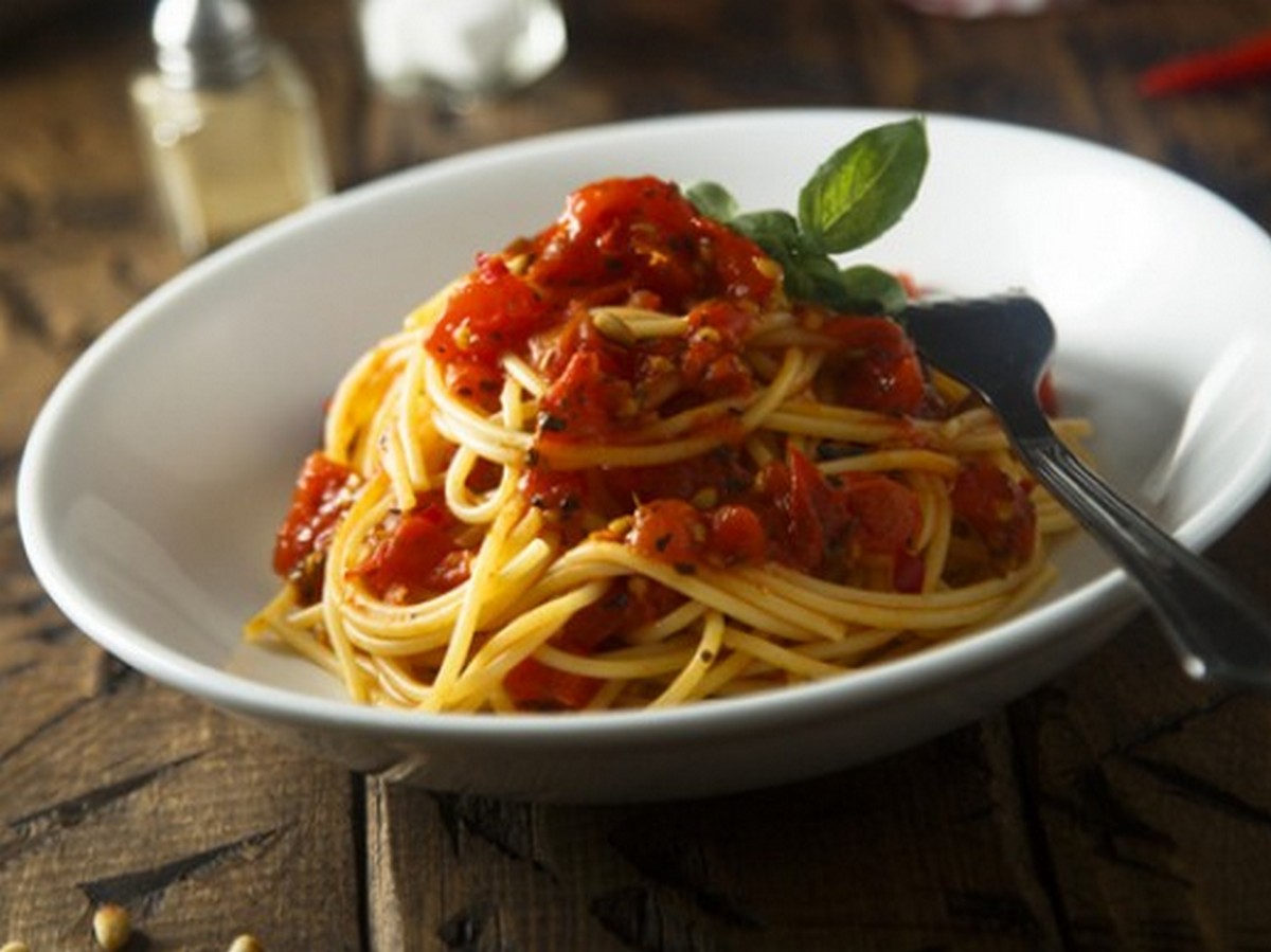 спагети с доматен сос