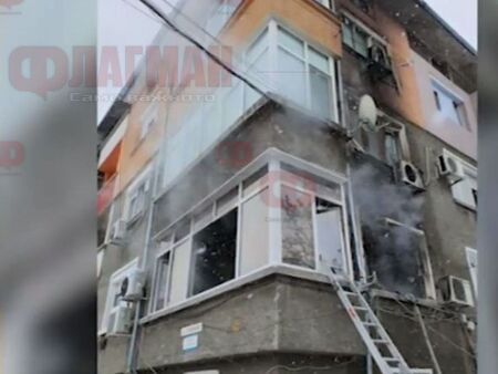 Пожарникари от Пловдив спасиха деца от горяща къща