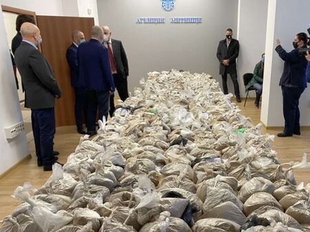 Задържаха дрога за 32 милиона във Варна, пристигнала от Дубай с битумни ролки