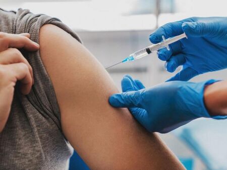 Тенденцията от Несебър: Чужденците се ваксинират, местните - пас