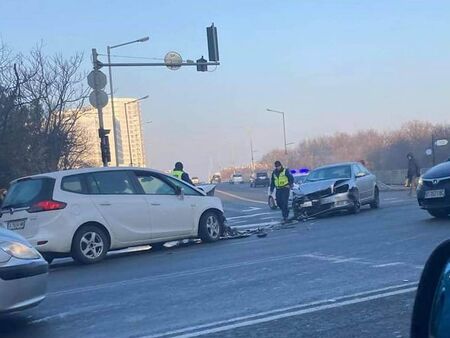 Катастрофа блокира бул."Струга" в Бургас