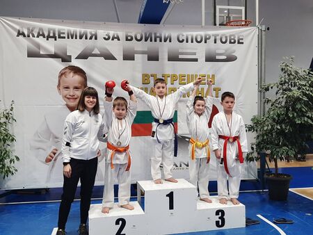 12 медала за каратистите от клуб "Цанев" от силен шампионат