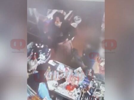 Стриптийз в магазин, накараха жена от Бургас да се съблече и да върне откраднатото