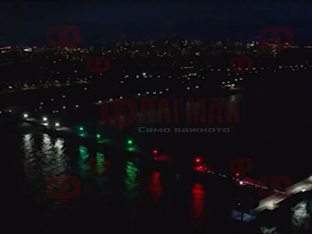Моста в Бургас осветен в цветовете на трикольора
