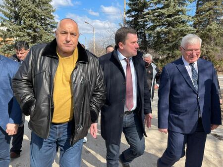 Премиерът Бойко Борисов посети новата пречиствателна станция за питейни води на Перник