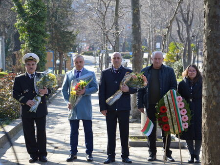 Военна церемония и минута мълчание в Созопол в памет на освободителите