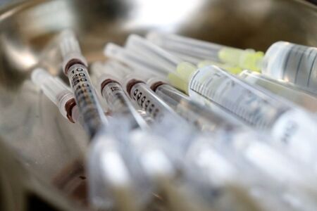 Правителството може да преговаря за всички ваксини, одобрени от Европейската агенция по лекарствата