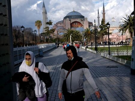 Първа събота в Истанбул без забрана за излизане от вкъщи
