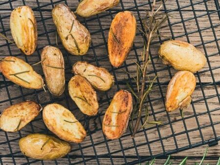 С вкус на пармезан: Най-лесната рецепта за хрупкави картофи на фурна