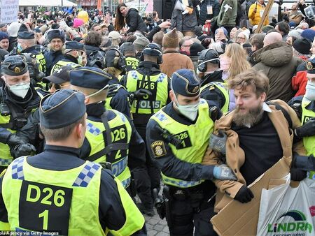 Сблъсъци в Швеция заради мерки срещу ковид