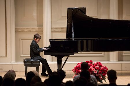 Българче от Канада спечели международен конкурс за пиано, ще свири в Роял Албърт Хол
