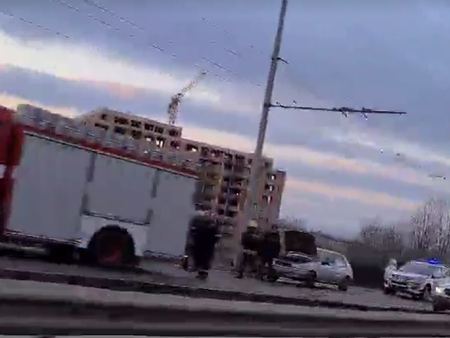 Лек автомобил пламна в движение край бургаския ж.к. "Меден рудник"