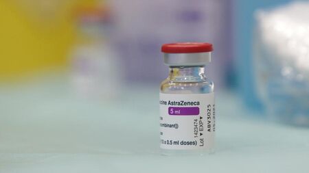 AstraZeneca с позиция за ваксината и рисковете от белодробна тромбемболия