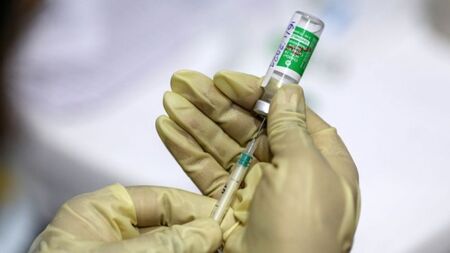 Ирландия също временно спря прилагането на ваксината за Covid на AstraZeneca