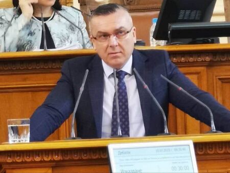 Димитър Бойчев: В подкрепа на туризма продължава чартърната програма от 35 евро за седалка