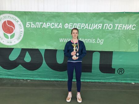 Талантлива бургаска тенисистка стана вицешампионка при девойките