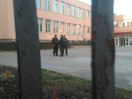 Бой между деца и стрелба в училище в Кюстендилско