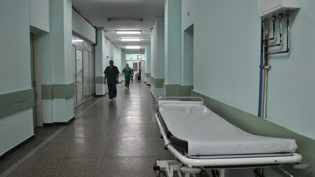 Болници пред колапс: Системата ще издържи, ако се спазват мерките