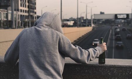 Алкохолизъм и депресия сред младите гърци след локдауна