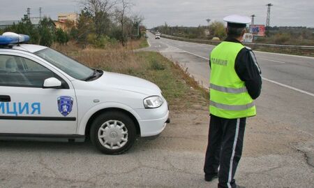 Пътни полицаи изловиха мъж под карантина