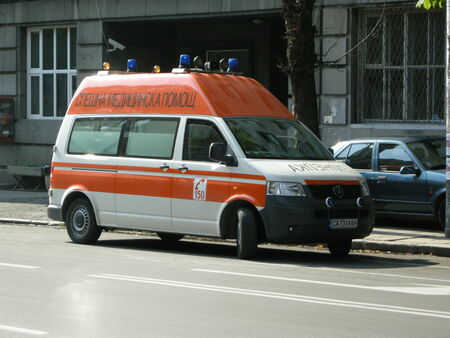 15-годишен заби АТВ в паркиран джип в бургаския кв. Ветрен, озова се в болница
