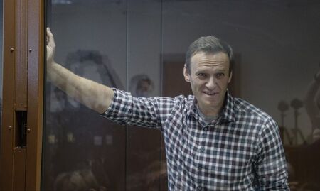 Властите: Здравословното състояние на Навални е задоволително